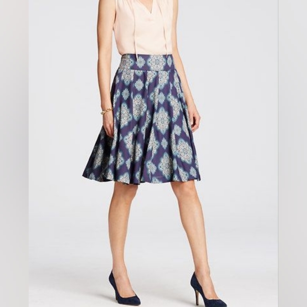 Ann Taylor blue tile print silky circle skirt 4